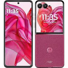 Motorola Razr 50 Ultra in Hot Pink